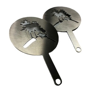 Elegante Molde Redondo de Acero Inoxidable para Rociar Café en Polvo, Reutilizable para Baristas y Cafeterías - Product Image 5