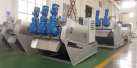 Machine de pressage à vis pour la déshydratation des boues d'eaux usées des usines de transformation alimentaire, équipement de réduction du volume des résidus organiques