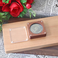 Boîte en bois de noyer poli faite à la main avec logo personnalisé pour la décoration de la maison, rangement portable pour pièces de monnaie avec design commémoratif - Cadeau d'entreprise