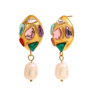 Boucles d'oreilles clous en acier inoxydable plaqué or 18 carats, style rétro européen et américain, avec zircone et perle, pour femmes, effet diamant - Product Image 5