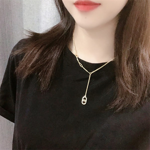 Collana con Lettere <span class=keywords><strong>C</strong></span> <span class=keywords><strong>C</strong></span> e <span class=keywords><strong>Alfabeto</strong></span> D, Gioielli di Design di Alta Qualità, Orecchini di Lusso di Marche Famose, Collana CC - Product Image 3
