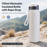 Bouteille d'eau isotherme minimaliste de 700 ml, écologique, résistante à l'eau bouillante, avec sangle en corde tressée, ouverture PUSH, anti-fuite, en acier inoxydable