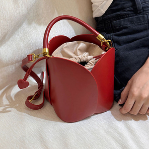 ใหม่2025กระเป๋าทรงถังประดับหัวเข็มขัดโลหะ, ประณีตและทันสมัย - Product Image 1