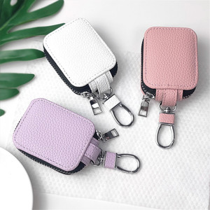 กระเป๋าซิปใส่ AirPods ลายลิ้นจี่พรีเมียม ป้องกันรอยขีดข่วน พร้อมพวงกุญแจ สำหรับทุกรุ่น - Product Image 1