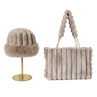 Bolso Bandolera de Felpa de Gran Capacidad para Otoño e Invierno 2026, Estilo Moderno con Peluche