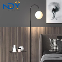 Lampadaire blanc moderne avec abat-jour en verre givré, luminaire sur pied pour salon, chambre à coucher, coin lecture, décoration