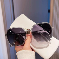 Nouvelles lunettes de soleil amincissantes haut de gamme |   Lunettes de soleil polarisées de mode avec protection UV pour hommes et femmes |   Vente en gros transfrontalière