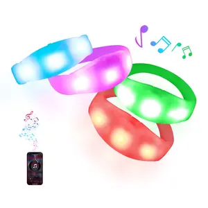 Werbe geschenk Flash ing Sound Aktiviert Led Armband Benutzer definiertes Logo Sprach gesteuerte Musik Armband Blinkender Armreif für Party