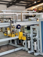 Connecteur de tissus automatique sans couture avec alignement instantané et rendement élevé pour une production ininterrompue