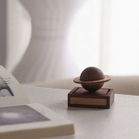 Ornement décoratif Mars, idéal pour la maison, la chambre, le meuble TV, la voiture, article cadeau en bois