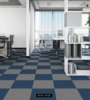 Tapis carré de bureau moderne de 50*50cm avec support en PVC polypropylène, pile à boucle rembourrée et style commercial tufté