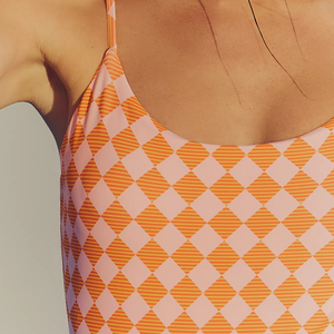 Traje de surf de una pieza de nailon de alta calidad con estampado a cuadros de lujo, hecho a medida por el fabricante, con protección solar. - Product Image 4
