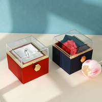 Boîte cadeau surprise carrée rotative en acrylique imprimé avec fleurs préservées, boîte à bijoux haut de gamme pour la fête des mères et la Saint-Valentin