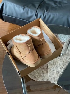 Bottes d'hiver en cuir pour hommes, personnalisées, de haute qualité, chaussures en laine, bottes de neige rétro chaudes et élégantes en tricot - Product Image 4