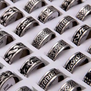 Bagues classiques en acier inoxydable pour hommes et femmes, bijoux, cadeaux, lot mixte de boîtes à bagues - Product Image 1