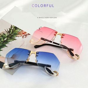 Lunettes de soleil oversize à monture large et dégradée pour femmes, avec logo personnalisé, nouveau modèle tendance, sans monture irrégulière - Product Image 3