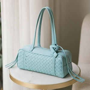 Sac fourre-tout élégant en cuir véritable tressé vert émeraude pour femme, grand sac à bandoulière Boston de grande capacité pour les voyages et les trajets quotidiens - Product Image 4