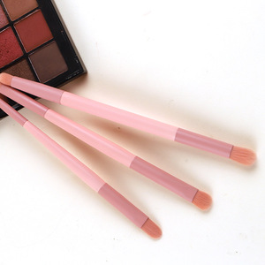 Brocha de Maquillaje Rosa de Doble Punta, Fibras Sintéticas, Mango de Madera, para Sombras de Ojos, Labios y Delineador, Origen Cangzhou - Product Image 1