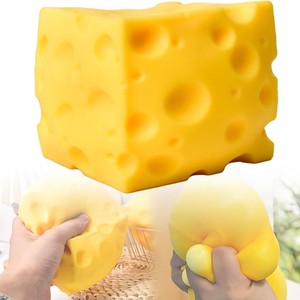 Jouet anti-stress populaire en forme de carré de fromage de 12 cm, en plastique créatif ultra-doux à rebond lent, idéal pour un cadeau - Product Image 5