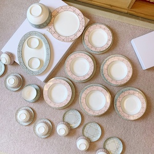 Wholesale 33pcs European Style Luxury Blue Pink Pattern Gold Inlay <b>Bone</b> <b>China</b> <b>Dinner</b> <b>Sets</b> and Porcelain Charger Plates Ceramic - Product Image 2