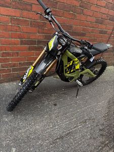 Moto tout-terrain électrique Surron Light Bee X 2026, puissance explosive, sortie stable, idéale <span class=keywords><strong>pour</strong></span> les sentiers forestiers et les routes de montagne. - Product Image 2