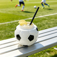 Gobelet réutilisable en PP en forme de ballon de football avec couvercle et paille, qualité alimentaire, résistant à la chaleur, compatible eau bouillante, étanche, personnalisable, pour fête, pour enfant