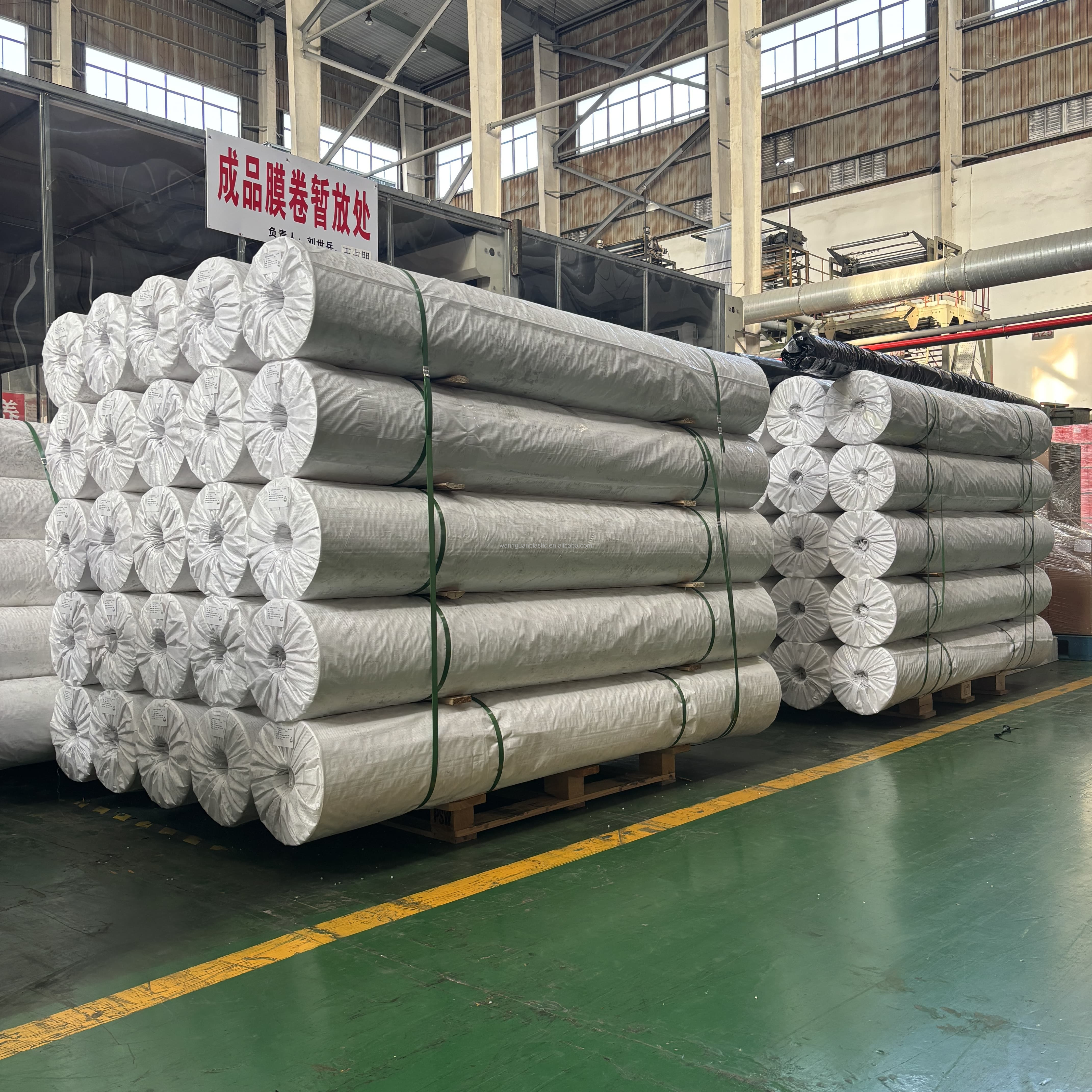 Custom Size Clear Transparent Heat Shrink Wrap Film Soft PE Plastic Roll For Fabric Packaging Clear Transparent Heat Shrink Wrap