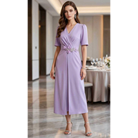Robe d'été vintage élégante à col en V, cintrée à la taille, fendue, pour femme, avec rivets floraux, mi-longue, amincissante, style décontracté et mature