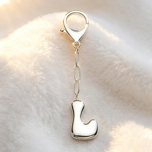 Porte-clés mousqueton rotatif à 360° en alliage de zinc, support de pièces de monnaie tendance, avec logo de marque personnalisé en relief - Product Image 1