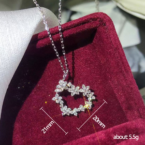 Collana con ciondolo a forma di cuore con zirconi per donna, elegante gioiello con catena a clavicola per matrimoni e feste - Product Image 5