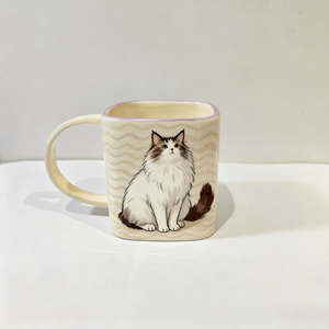 Taza de Café de Porcelana Pintada a Mano Personalizada - Diseño de Gato del Bosque Noruego - Product Image 1
