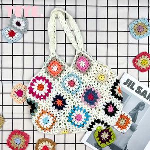 Borsa da Donna 2022 Stile Etnico Europeo-Americano Fatta a Mano con Gancio, Motivo Floreale a Blocchi di Colore Misto, Due Cinghie, in PU - Product Image 4