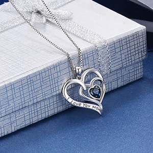 Collana con ciondolo a doppio cuore inciso per mamma, gioiello alla moda con catena a clavicola, regalo per donna - Product Image 4