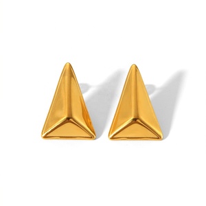 Boucles d'oreilles triangulaires géométriques en acier inoxydable plaqué or PVD 18 carats clous minimalistes anti-ternissement pour femmes Style tendance pour <span class=keywords><strong>cadeau</strong></span> - Product Image 1