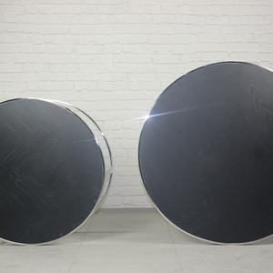 Mesa auxiliar europea redonda de madera Blackbone con respaldo y detalles dorados, juego de 2 mesas con mesa de centro a juego - Product Image 5