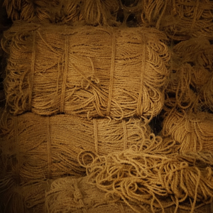 Fil de coco 100% naturel fait sur mesure, fabriqué à partir de fibres de coco 100% naturelles, adapté à la revente par les magasins de fils. - Product Image 1