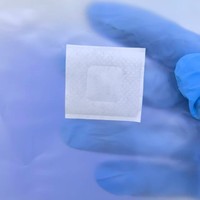 Pochette en plastique HDPE sur mesure avec patch autocollant de qualité médicale pour l'emballage des aiguilles de prélèvement sanguin