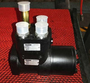 อะไหล่เครื่องจักรก่อสร้างสำหรับระบบควบคุมพวงมาลัยรถตักล้อยางพร้อมตัวควบคุมประสิทธิภาพสูง - Product Image 1