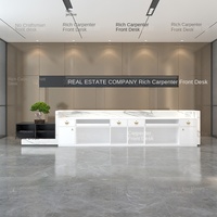 Bureau de réception en bois simple et moderne Comptoir de consultation en marbre personnalisable pour les hôtels, les cliniques et la pâtisserie