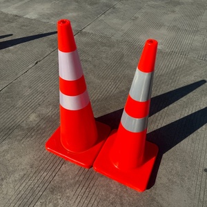 Cono di Sicurezza in PVC all'Ingrosso con Nastro Altamente Riflettente 65CM - Product Image 6