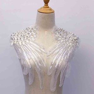 Großhandel Premium Bestickte Perle Strass Patch PVC Perlen Spitze Applique Pailletten Shirts Dekoriert Herz Blume Spitze Aufnähen - Product Image 6