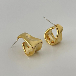 Personalizado Simple Acero Inoxidable 18K Oro Irregular En Forma De <span class=keywords><strong>C</strong></span> Geométrico Chunky Irregularidad Pendientes De Aro De <span class=keywords><strong>Moda</strong></span> - Product Image 4