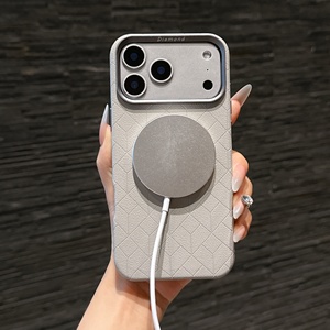 เคสโทรศัพท์มือถือ iPhone 15 Pro Max แบบกันกระแทก ป้องกันรอยขีดข่วน ผิวสัมผัสแบบด้าน ลายเพชร พร้อมแม่เหล็กป้องกันเลนส์ ครอบคลุมรอบตัวเครื่อง - Product Image 3