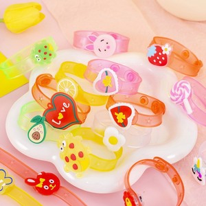 Pulsera Luminosa Navideña de Dibujos Animados, Juguete Infantil Unisex de Plástico, Regalo Festivo para Niños de 5 a 7 Años - Product Image 4