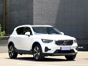 Stock 2021-2023 Vovo <span class=keywords><strong>XC40</strong></span> d'occasion, SUV scandinave de luxe 5 places, toit ouvrant panoramique, conduite à gauche - Product Image 1