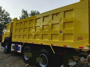 Camion à benne basculante 375 CV Euro3 HOWO 40 tonnes d'occasion Moteur Weichai 8x4 Diesel Camion lourd Transmission automatique Direction gauche Euro 4 - Product Image 3