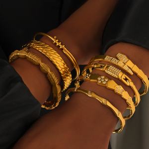 Juego de Siete Brazaletes Chapados en Oro, Resistentes al Agua, con Diseño de Escamas de Serpiente y Cristales Transparentes, de Lujo para Uso Diario, para Mujer - Product Image 2