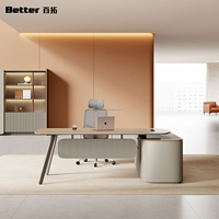 Ensemble de mobilier de bureau modulaire moderne en bois massif : table de direction, bureau pour personnel, poste de travail en îlot, table de conférence