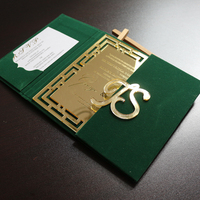 Invitation de mariage élégante, personnalisée, faite à la main, en velours vert, couverture rigide, monogramme doré, design luxueux, invitation découpée au laser