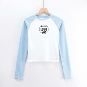เสื้อยืดแขนยาวทรงเข้ารูป คอวี บล็อกสี ยืดหยุ่นสูง ผลิตจากโพลีเอสเตอร์ 62% ผ้าฝ้าย 35% และสแปนเด็กซ์ 8% สำหรับผู้หญิง - Product Image 1